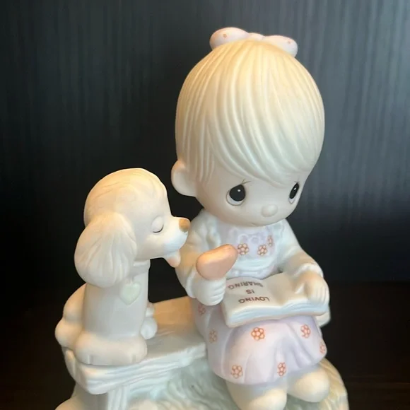 Vintage Precious Moment - Loving is Sharing Figurine- Valentine - Picture 3 of 4
